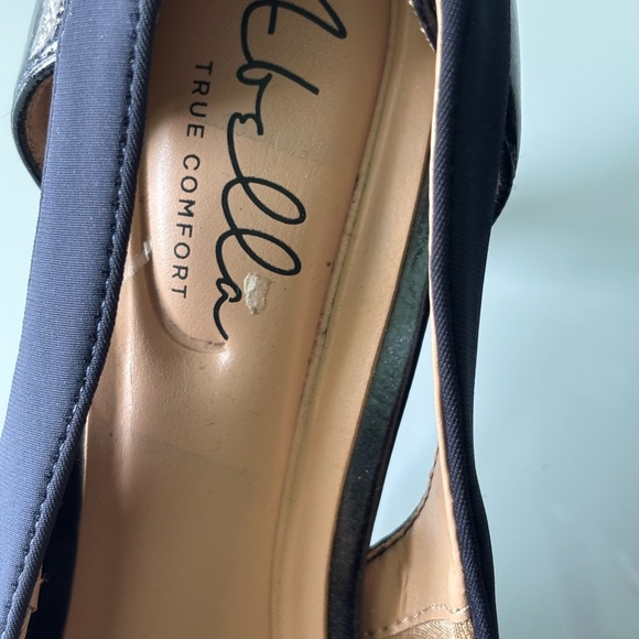 Abella Black Pointed Toe Heels - Picture 2 of 9